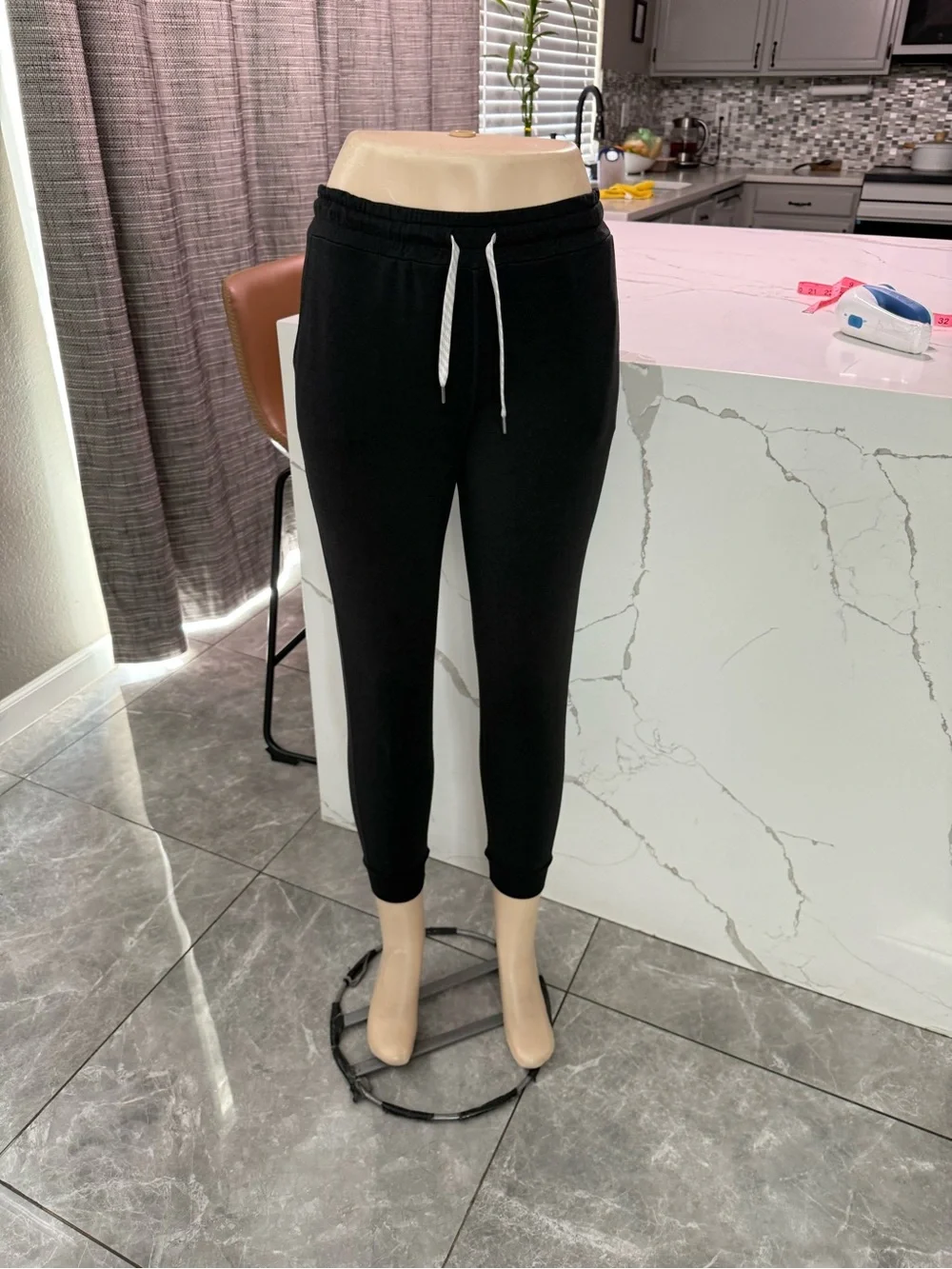 lululemon Black Drawstring Jogger Pants for Women - Brand Unknown